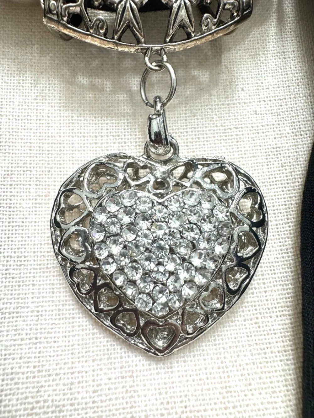 VINTAGE BARNEYS NEW YORK BLACK JEWELRY SCARF W HEART PENDANT & METAL ACCENTS